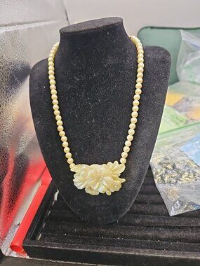 Necklace  Avon Faux Frosted  Pearl Clear Colorless Rhinestones 1991 Hook Closure